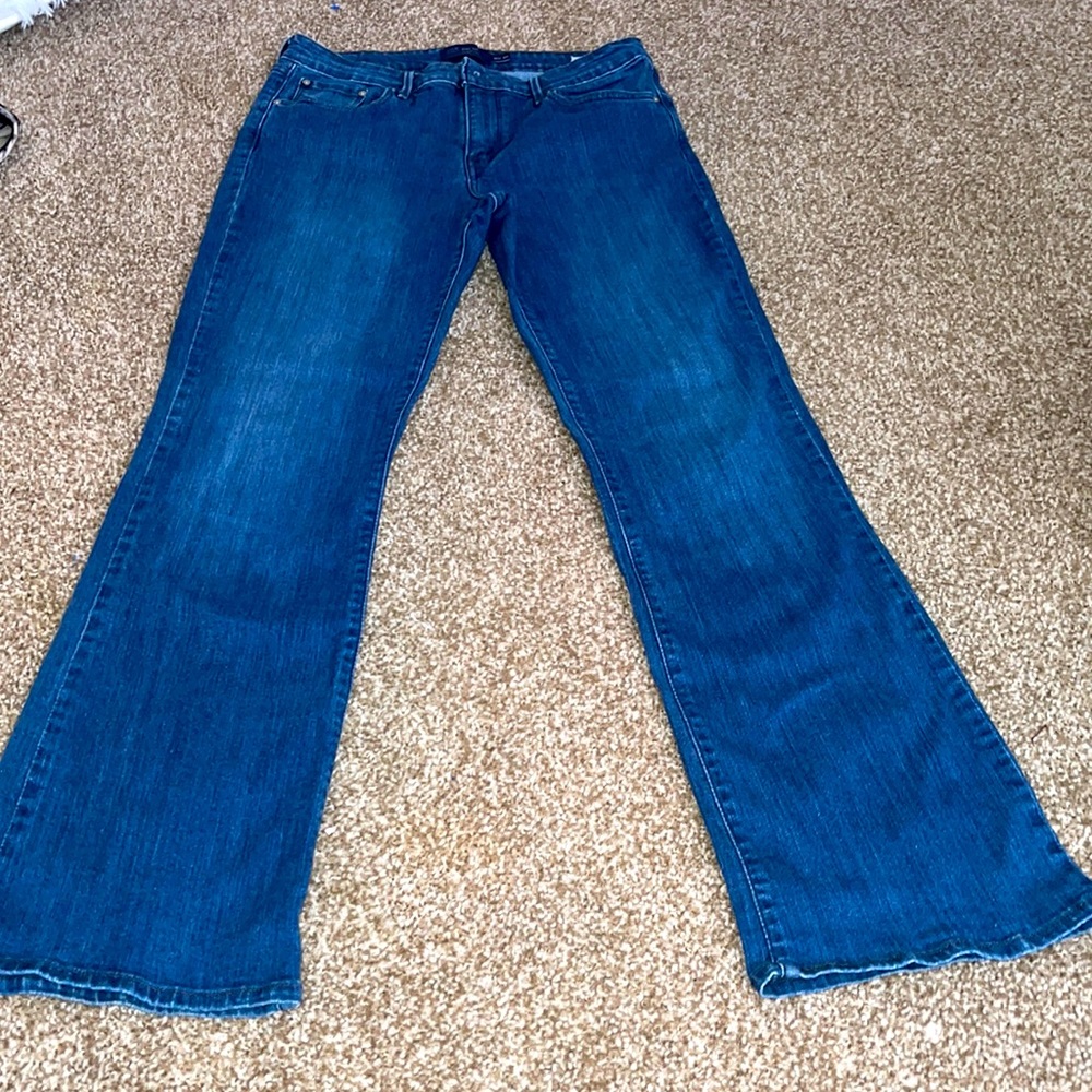 Levi’s San Francisco Demi curve classic boot cut 10